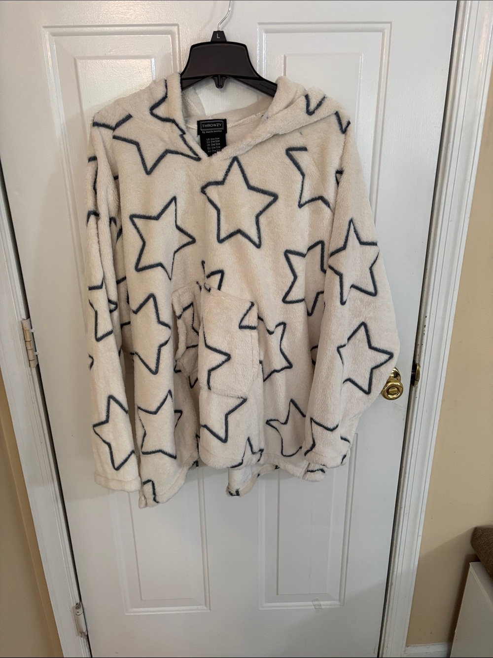 Cozy Cream Fleece Throwsy Hoodie Sparkly Slate Gray Stars & Kangaroo Pouch NWOT
